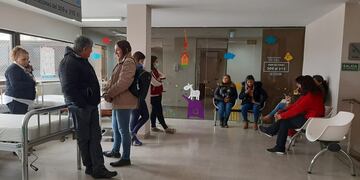 Empleados de la Clínica Nacer, en estado de "asamblea permanente"