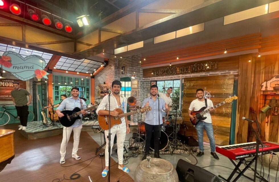 El músico y cantautor Emma Núñez de Arroyito, se presentó junto a Yoel Hernández en la Peña de Morfi de Telefé
