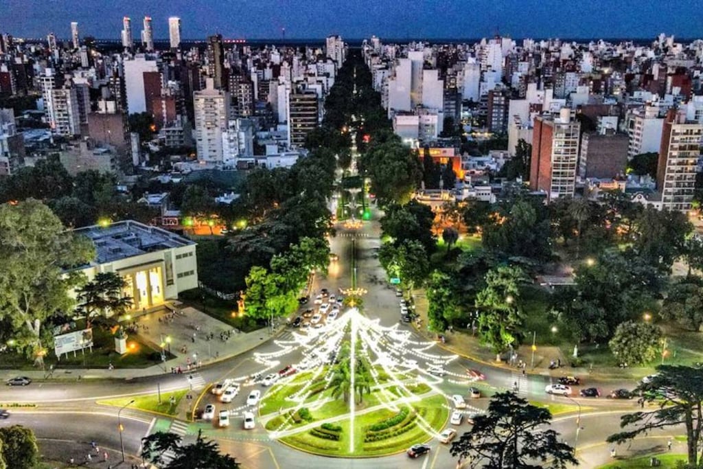 Arbolito de Navidad en Rosario. (Fede Padin)