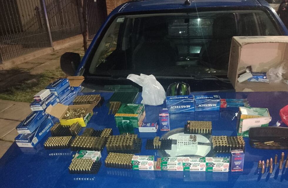 Córdoba: detuvieron a un joven por tener un auto y más de 700 cartuchos de balas indocumentados