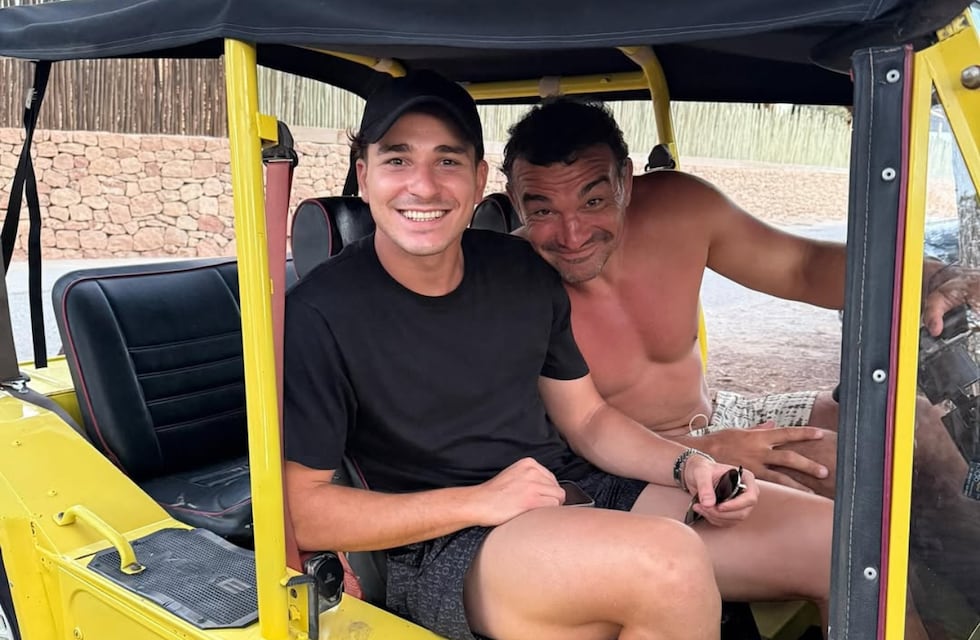 Las divertidas vacaciones de Julián Álvarez y Agustín Creevy en un paraíso de aguas turquesas