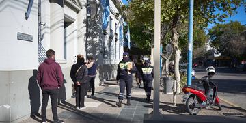 La Policía de Tránsito Municipal recorre las calles de la Ciudad controlando, también, el uso del tapabocas.