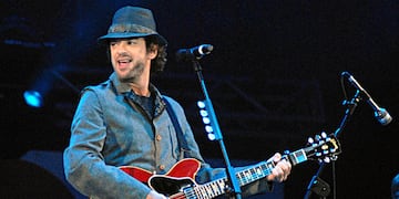 Gustavo Cerati brindando un show. (La Voz)
