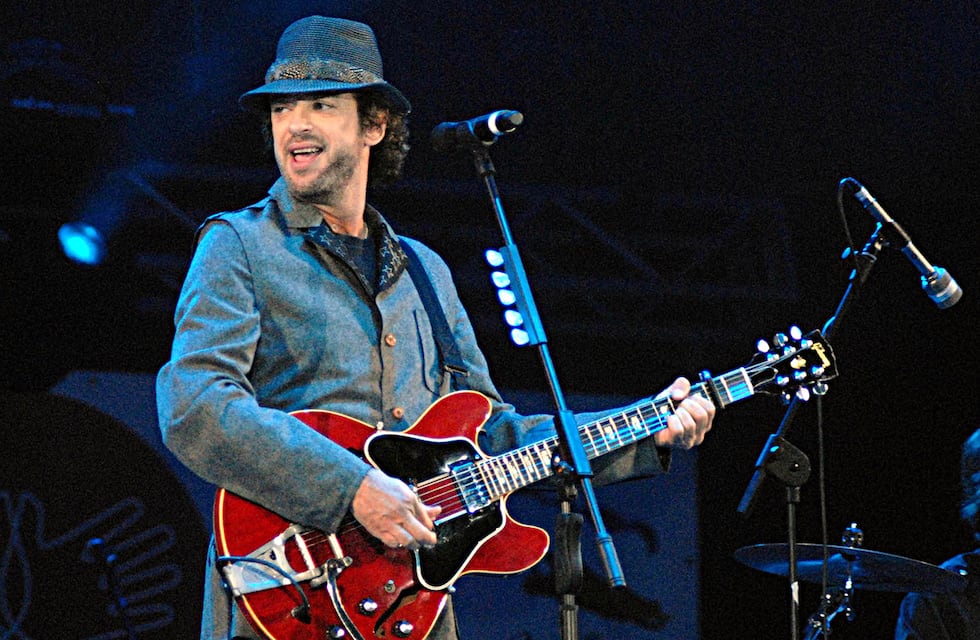Video: Cómo se ve el holograma de Gustavo Cerati tocando en vivo