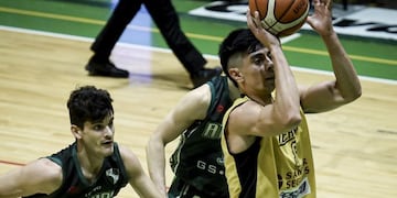 Corriendo de atrás, Atenas no sale de perdedor en la Liga. Pero en esta temporada zafa.