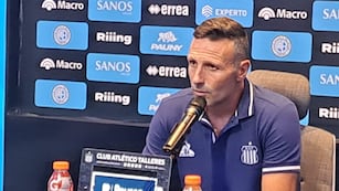 Walter Ribonetto, DT de Talleres en la conferencia de prensa después del clásico con Belgrano. (La Voz)