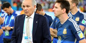 Alejandro Sabella y Lionel Messi en la final del Mundial de Brasil 2014.