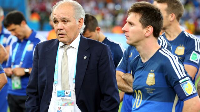 Alejandro Sabella y Lionel Messi en la final del Mundial de Brasil 2014.