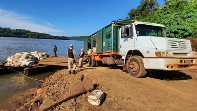El cargamento, valuado en 345.000 pesos, fue puesto a disposición de la Dirección General de Aduanas de Oberá.