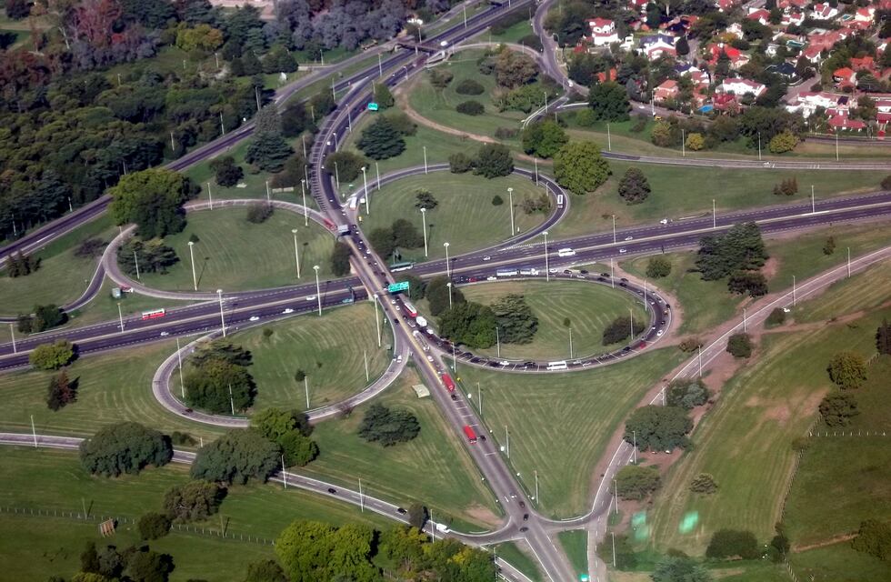 Encuentran el cadáver semidesnudo de otra mujer al costado de la autopista Ezeiza-Cañuelas