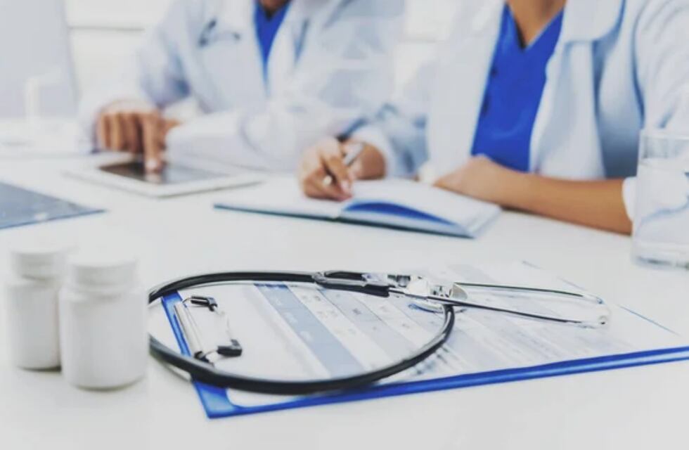 Descubrieron a dos médicos truchos que trabajaron más de un año en Córdoba