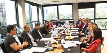 Reunión de miembros de legisladores con representantes del Ministerio de Educación