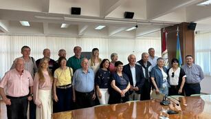 El Concejo Municipal y la Asociación Piamontesa, durante la transmisión de Radici