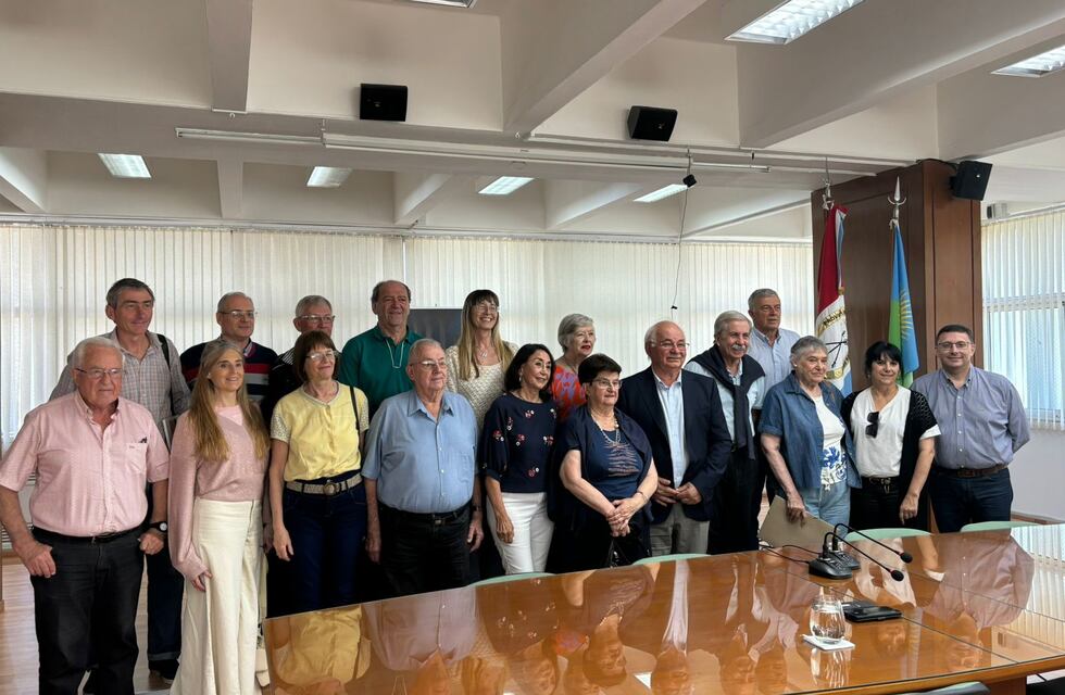 Con un Concejo Municipal colmado de vecinos, se estrenó el documental “Radici”