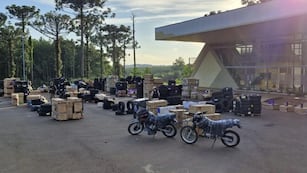 Prefectura Naval incauta un millonario cargamento de contrabando en Puerto Piray.