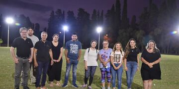 Habilitaron las nuevas luces de la Plaza del barrio Los Arces