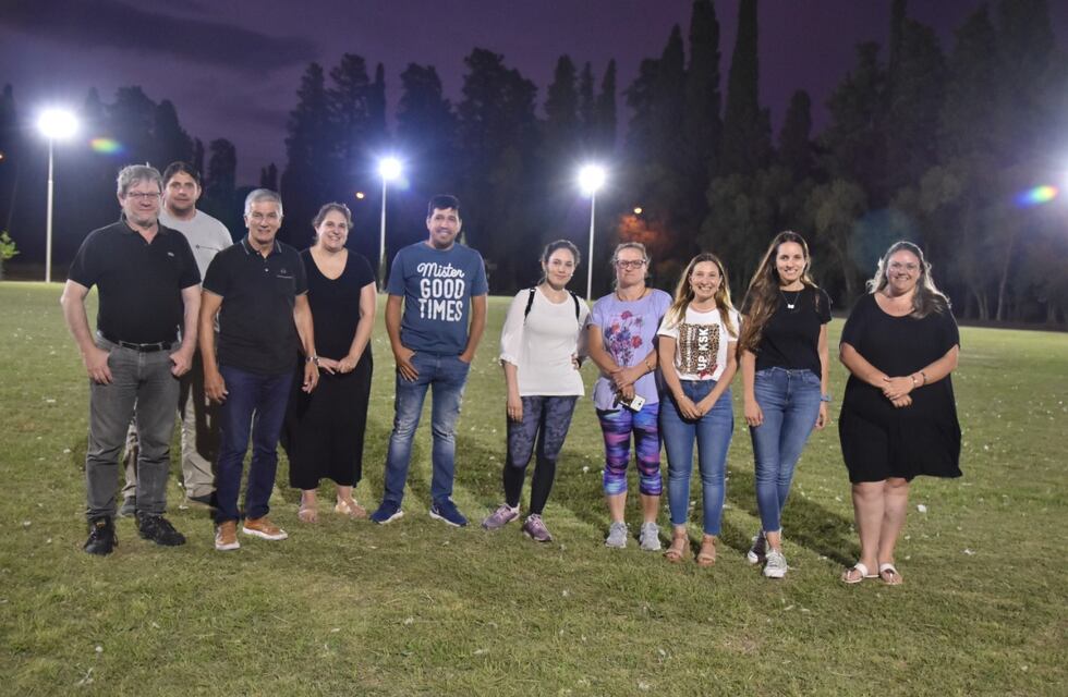 Habilitaron las nuevas luminarias en la plaza de barrio Los Arces