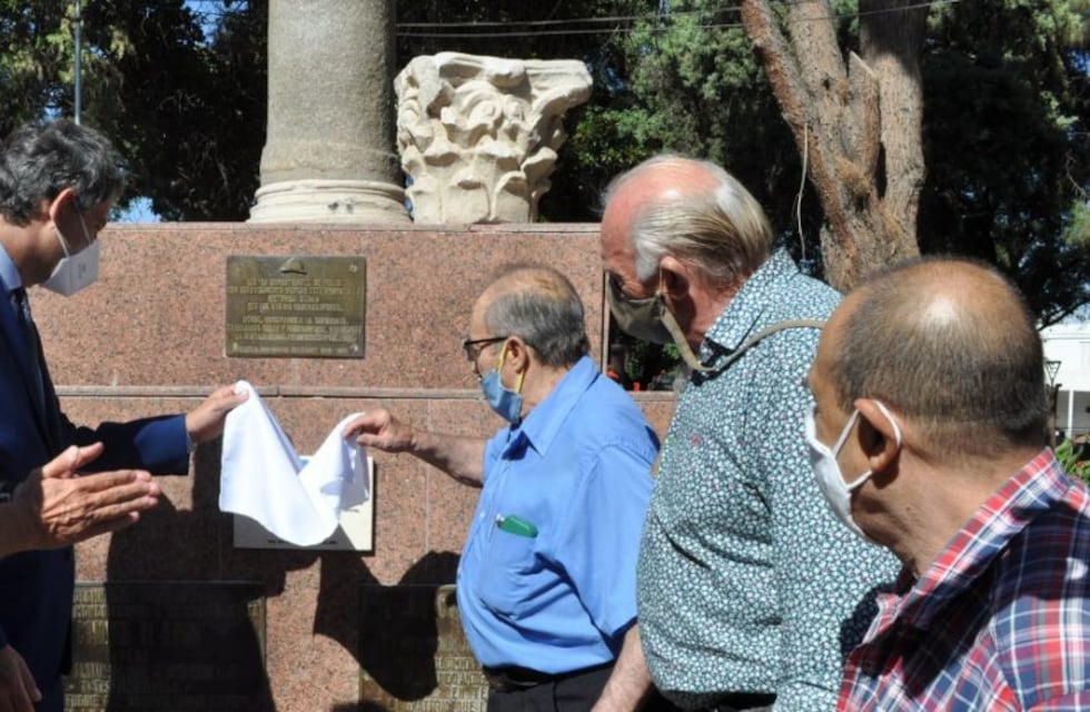 Restauran un capitel romano de más de 2.000 años de plaza Italia de San Martín