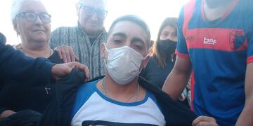 Franco Lizardo regresó a las canchas de fútbol luego de sufrir, en abril, un accidente en una bodega. Perdió sus dos piernas y sigue adelante con su vida.