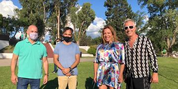 Marley y Lizi Tagliani pasearon por Villa Carlos Paz. (Foto: Facebook / Sebastián Boldrini).