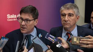 Los ministros de Educación, José Goity  y el de Gobierno, Fabián Bastía