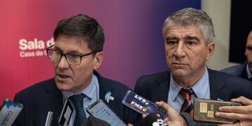 Los ministros de Educación, José Goity y el de Gobierno, Fabián Bastía