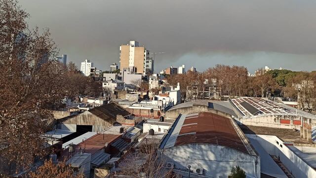 La ciudad vivió una jornada agobiante por el efecto de las quemas en el Delta.