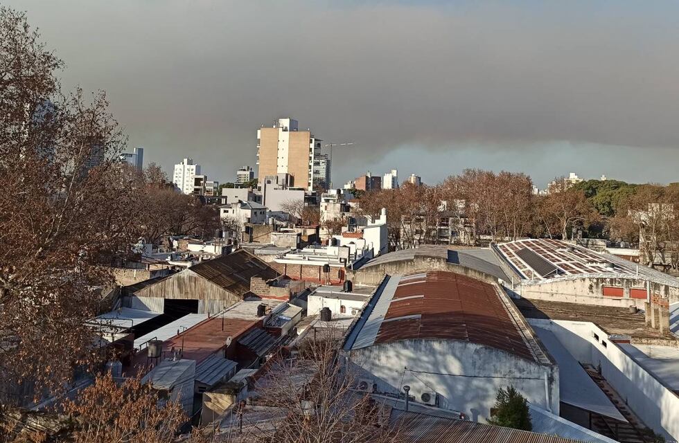 Rosario asfixiada: humo y cenizas del fuego en las islas lo invadieron todo
