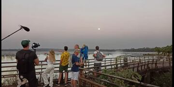 Marley y Mirko visitaron las cataratas para grabar un capítulo de su serie