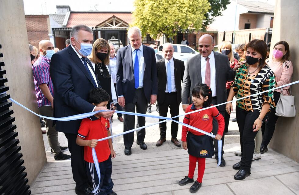 Jaldo junto a Manzur y al ministro Perczyk inauguraron la Escuela García Hamilton