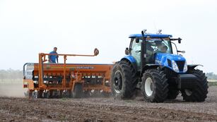 El Gobierno afirma que estarían bajándole los impuestos al campo. Foto: Archivo