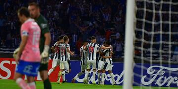 Héctor Fértoli celebra el 1 a 0 de Talleres ante Universidad Católica, por Copa Libertadores. (Facundo Luque / La Voz).
