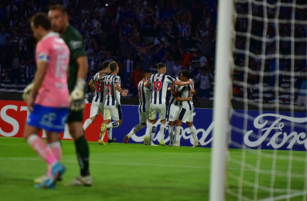 Copa Libertadores: Talleres le ganó a Universidad Católica y  fue fiesta en el Kempes
