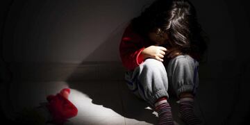 Caminaba ensangrentado junto a su papá por Rosario: lo detuvieron por golpear al menor (Imagen ilustrativa).