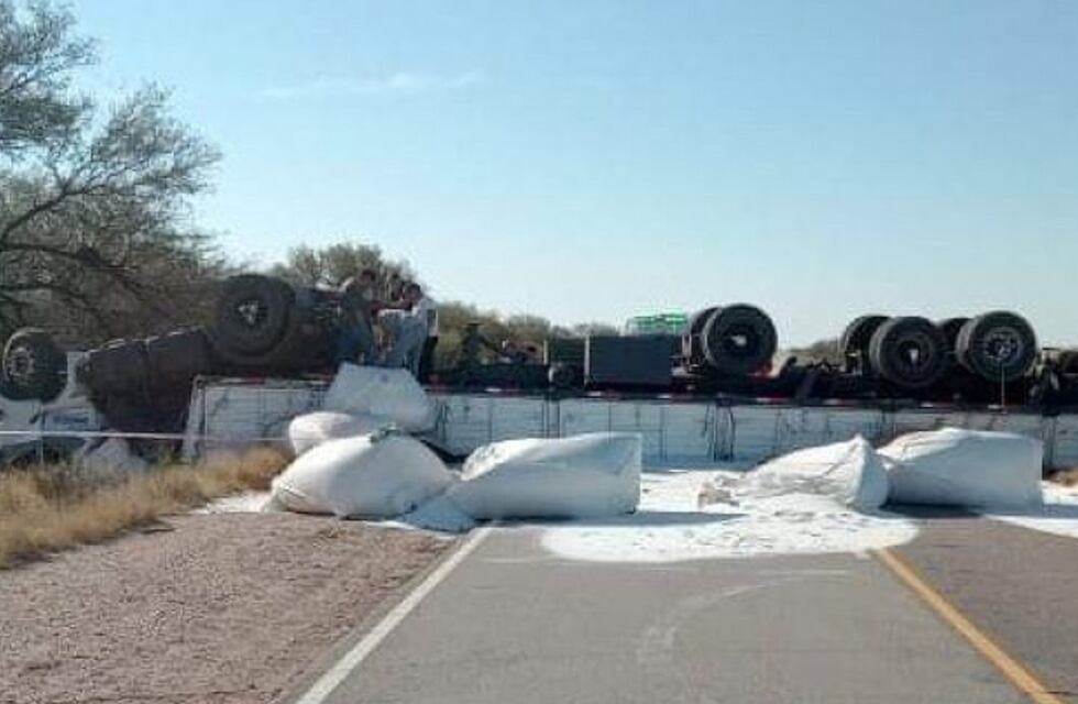 Dos mendocinos fallecieron tras volcar su camión en La Rioja