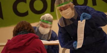 Por el aumento de casos de COVID-19 en Chubut, convocan a voluntarios para testear y vacunar a la población.