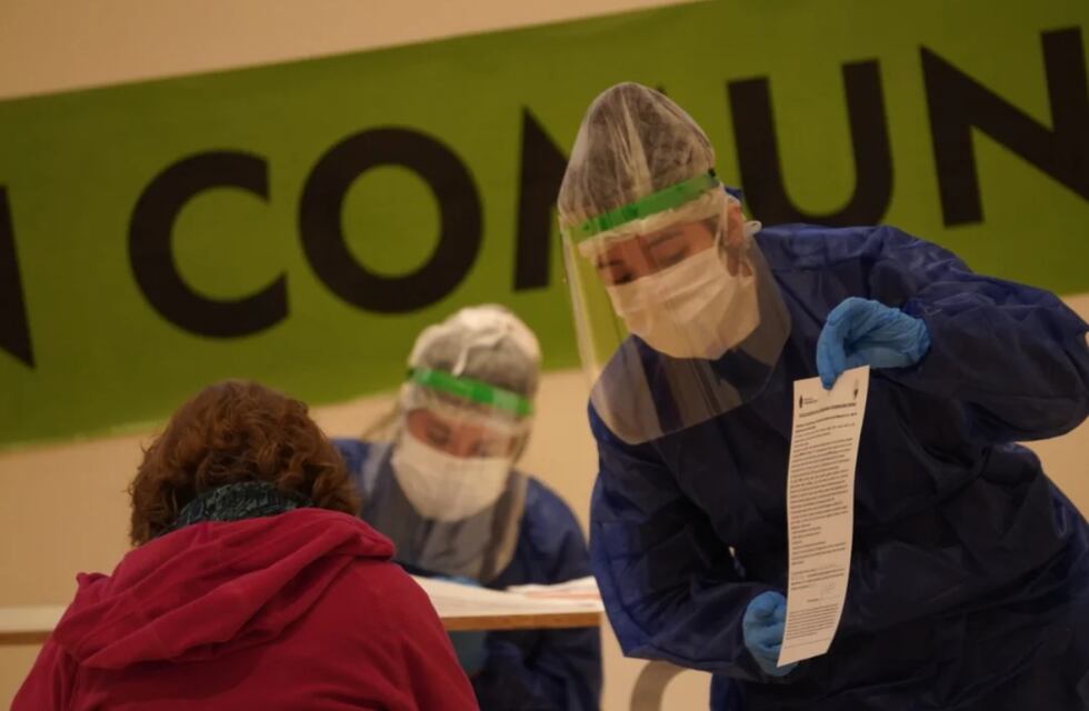 COVID-19 en Chubut: Por el aumento de casos, convocan a voluntarios para testear y vacunar a la población