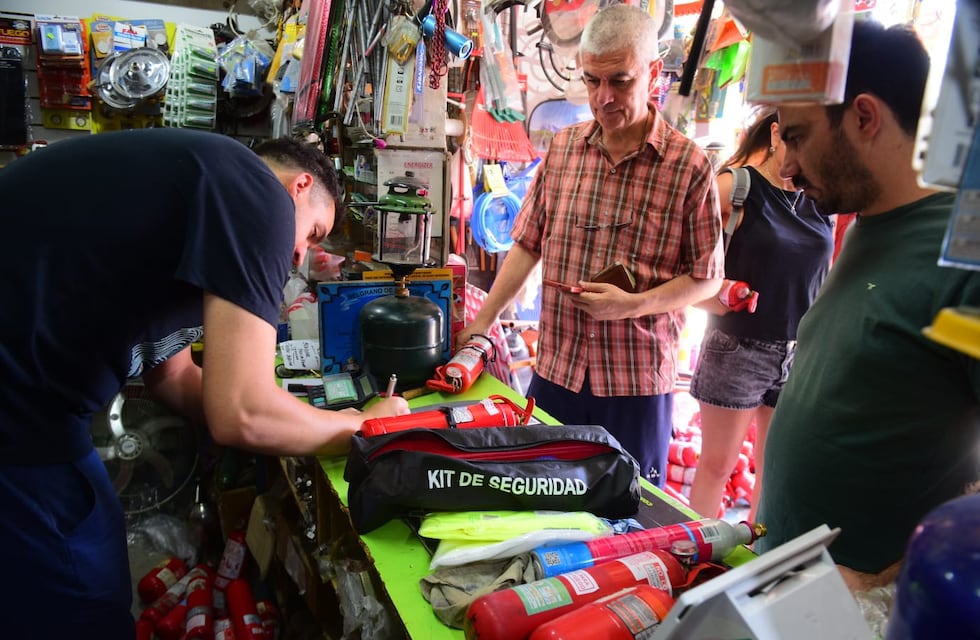 Matafuegos en Córdoba: cuánto cuesta comprarlos y recargarlos para evitar multas