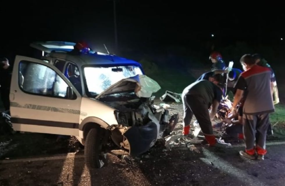 Terrible choque frontal en 25 de Mayo: los cuatro ocupantes, al hospital