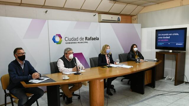 Presentación de Amalia Galantti junto con parte del gabinete