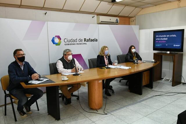 Presentación de Amalia Galantti junto con parte del gabinete