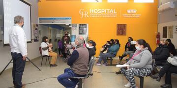 Dr. Cersósimo y la Dra. Sánchez charla Hospital Arroyito