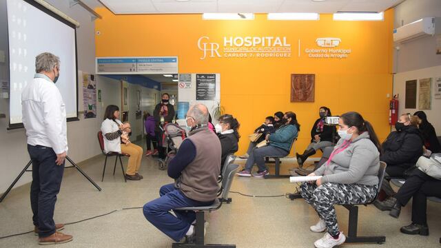 Dr. Cersósimo y la Dra. Sánchez charla Hospital Arroyito