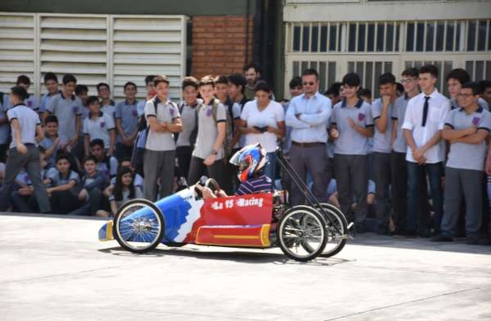 Alumnos de tres escuela de San Luis armaron autos eléctricos para competir en el “Oscar y Juan Gálvez”