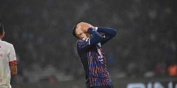 Talleres no lo puede creer. Empató con Unión y dejó pasar una gran chance de acercase a River. El que se lamenta es Nahuel Bustos.