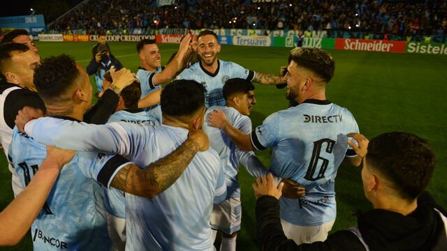 Belgrano goleó a Defensores de Belgrano y está ahí del ascenso. Otra fiesta total en Alberdi. (Javier Ferreyra / La Voz)
