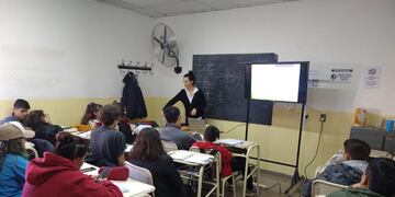 Curso de manipulación de alimentos para alumnos de la Escuela Agropecuaria.