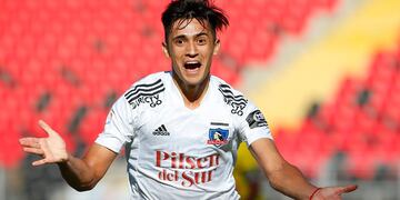 Pablo Solari festeja su gol en Colo Colo, el que le permitió al equipo chileno mantenerse en la primera división. (Prensa Colo Colo)