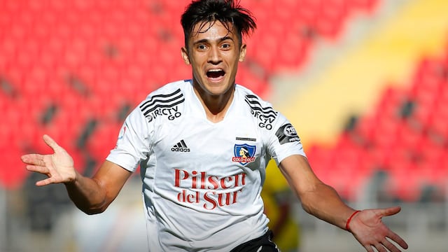Pablo Solari festeja su gol en Colo Colo, el que le permitió al equipo chileno mantenerse en la primera división. (Prensa Colo Colo)
