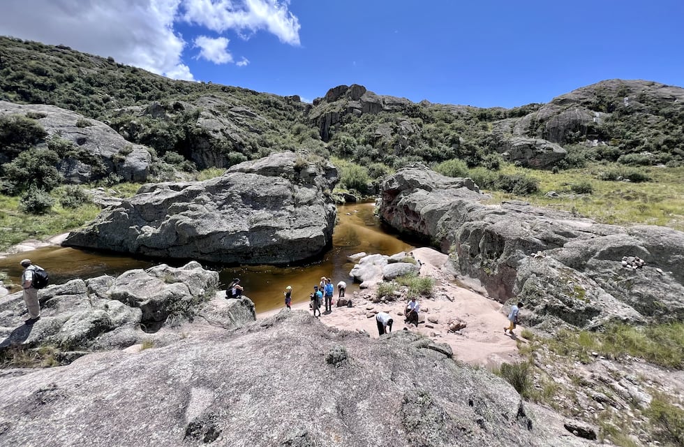 El tobogán natural de aguas cristalinas escondido en las Sierras de Córdoba